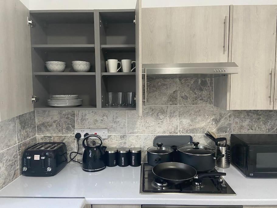 2 Bedroom Flat In Londen Buitenkant foto