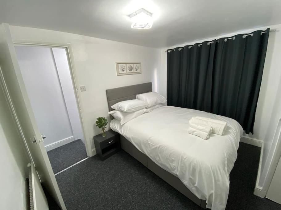 2 Bedroom Flat In Londen Buitenkant foto