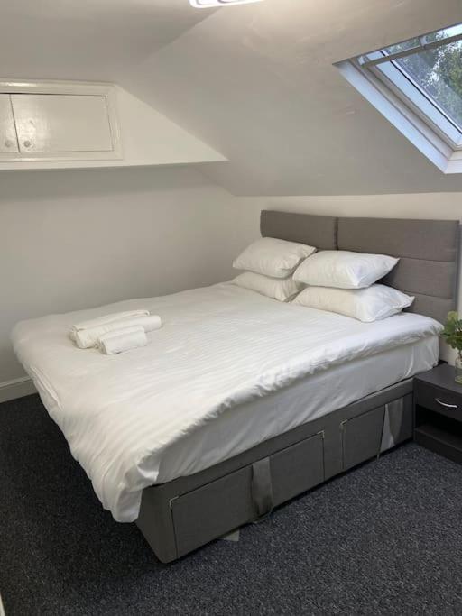 2 Bedroom Flat In Londen Buitenkant foto