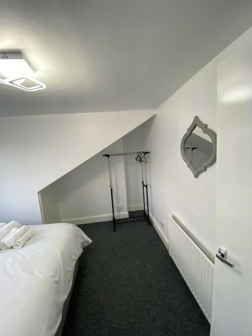 2 Bedroom Flat In Londen Buitenkant foto