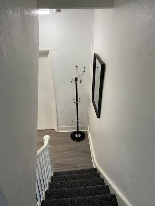 2 Bedroom Flat In Londen Buitenkant foto