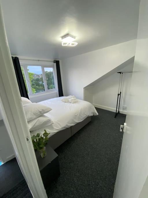2 Bedroom Flat In Londen Buitenkant foto