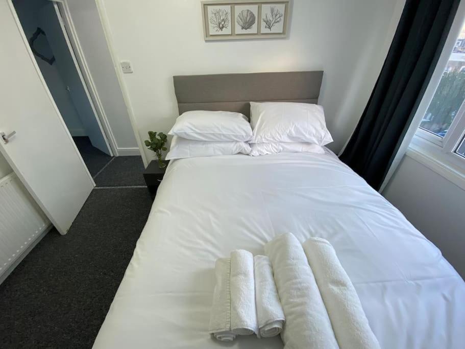 2 Bedroom Flat In Londen Buitenkant foto
