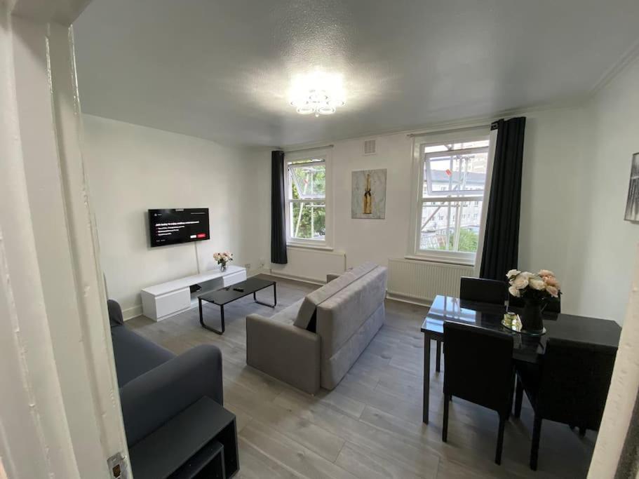 2 Bedroom Flat In Londen Buitenkant foto