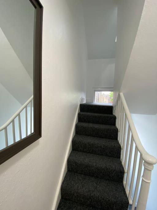 2 Bedroom Flat In Londen Buitenkant foto