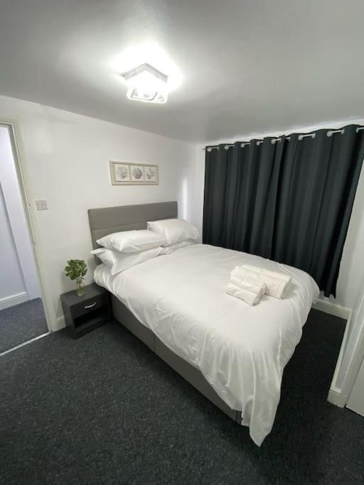 2 Bedroom Flat In Londen Buitenkant foto