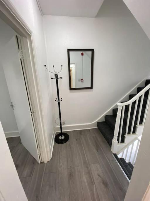 2 Bedroom Flat In Londen Buitenkant foto