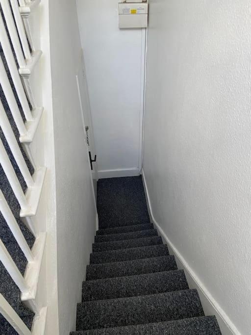 2 Bedroom Flat In Londen Buitenkant foto