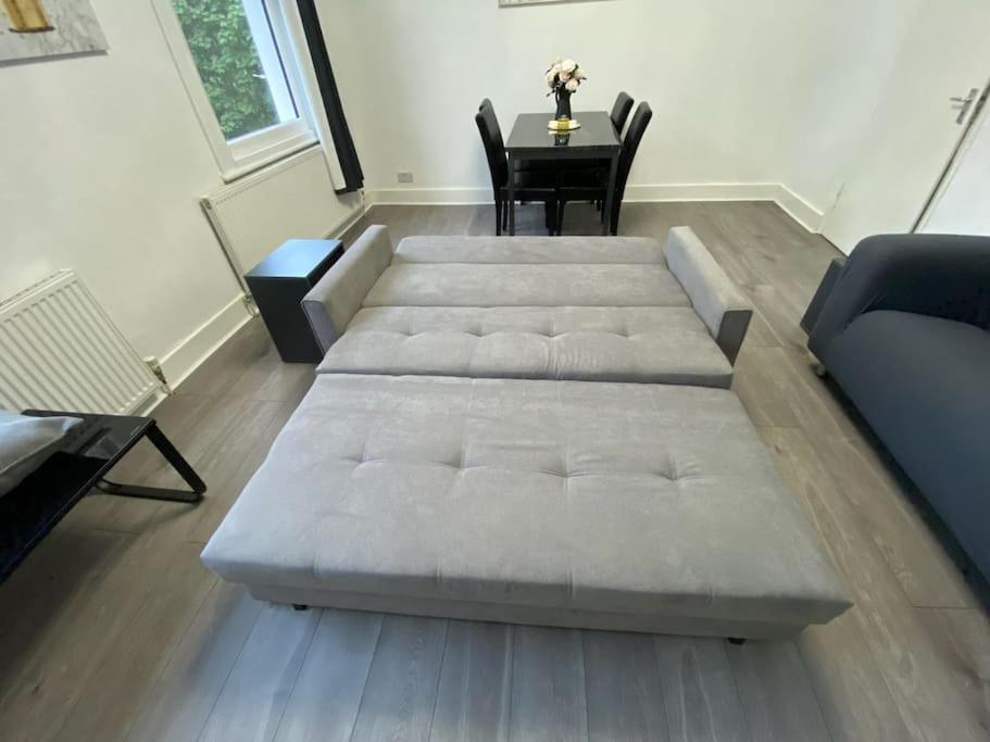 2 Bedroom Flat In Londen Buitenkant foto