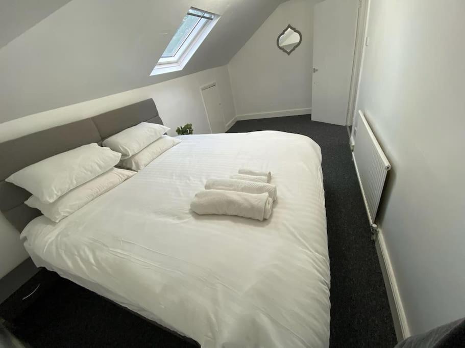 2 Bedroom Flat In Londen Buitenkant foto